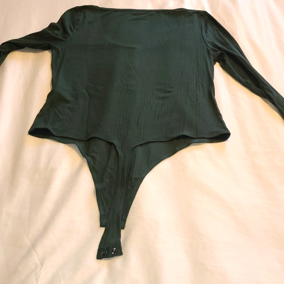 2 for $25  Banana Republic soft jersey type bodysuit in forest green - Picture 6 of 6